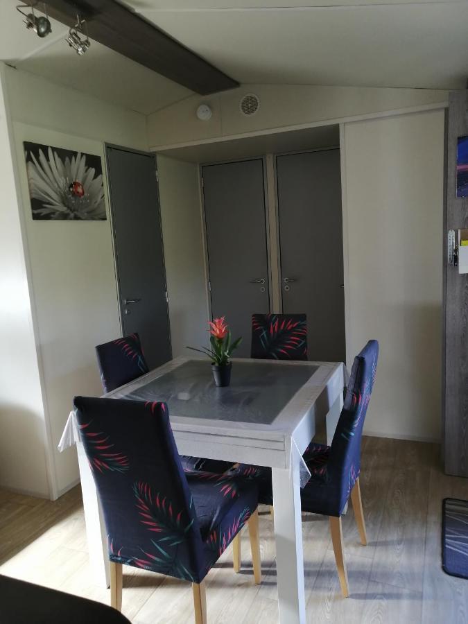 Charmant Mobil-Home Rocbaron Екстериор снимка